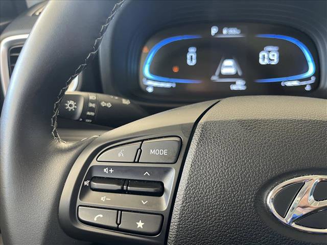 Used 2025 Hyundai Venue SEL image 18