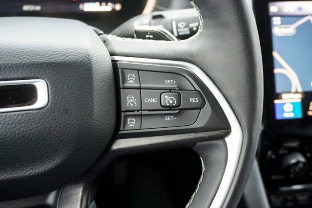 Used 2023 Jeep Grand Cherokee Limited w/ Luxury Tech Group II image 25