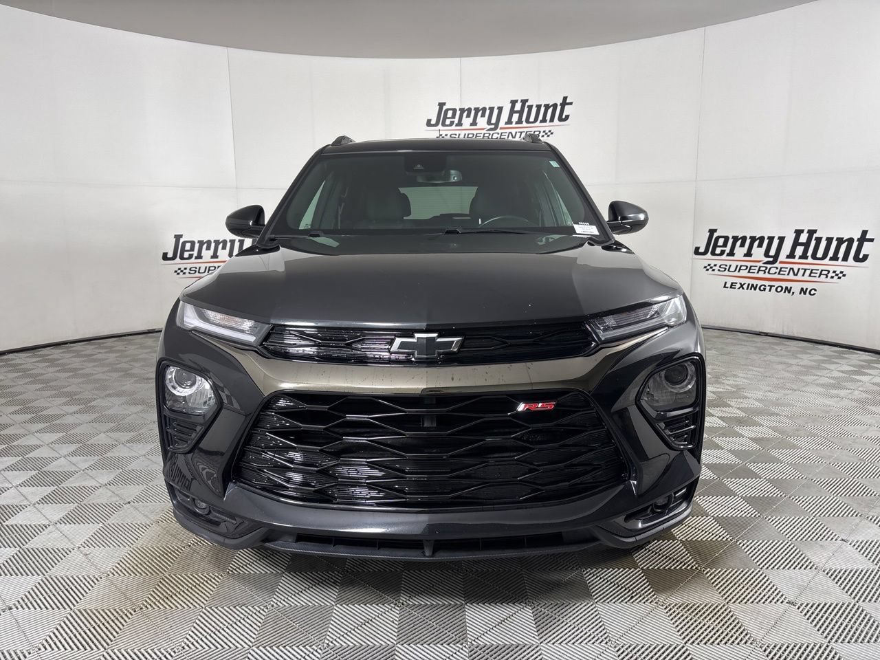 Used 2023 Chevrolet TrailBlazer RS w/ Sun and Liftgate Package FWD image 2