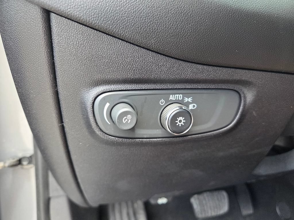 Certified 2018 Chevrolet Equinox LT FWD image 25