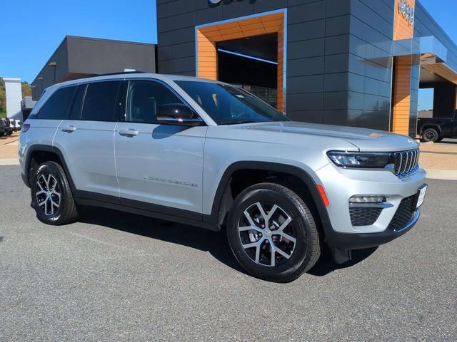 New 2025 Jeep Grand Cherokee Limited w/ Trailer Tow Package image 2