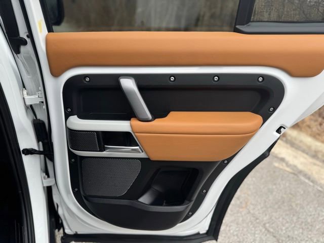 Used 2024 Land Rover Defender 110 X-Dynamic SE image 15