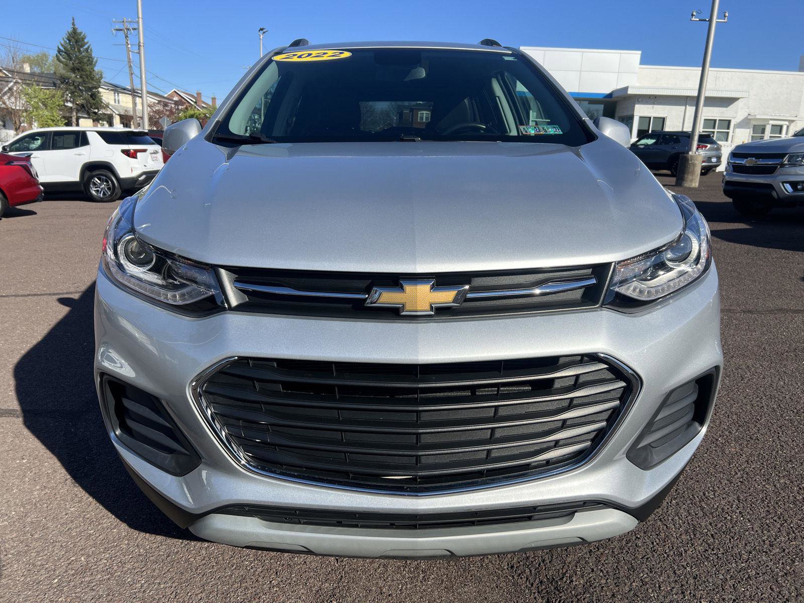 Used 2022 Chevrolet Trax LT w/ LT Convenience Package AWD/4WD image 2