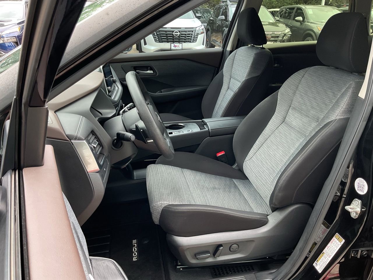 Used 2023 Nissan Rogue SV image 14