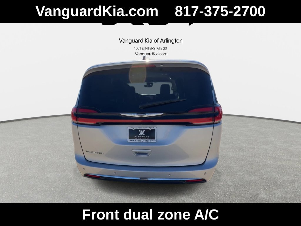 Used 2024 Chrysler Pacifica Touring-L FWD image 8