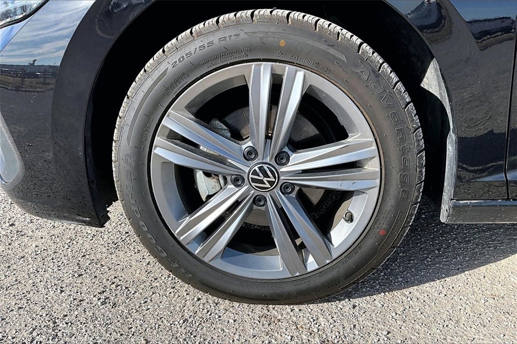 Used 2024 Volkswagen Jetta SE image 9