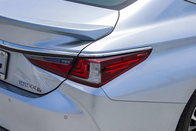 Used 2025 Lexus ES 300h w/ Premium Package FWD image 8