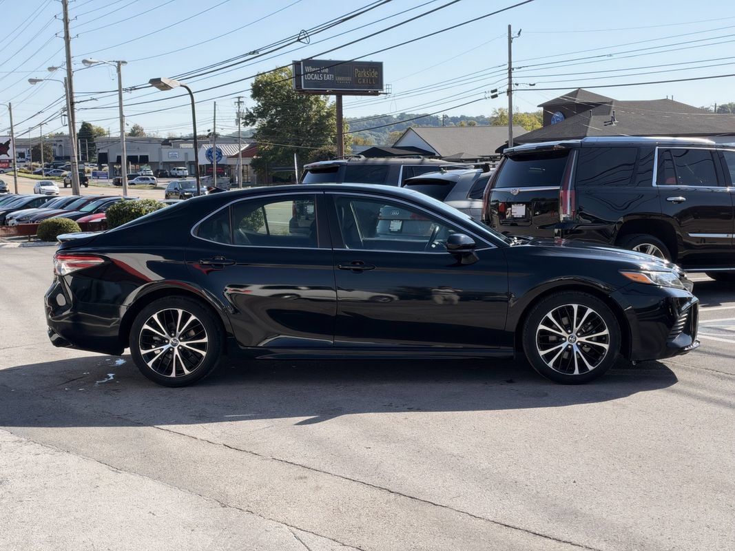 Used 2019 Toyota Camry SE FWD image 7