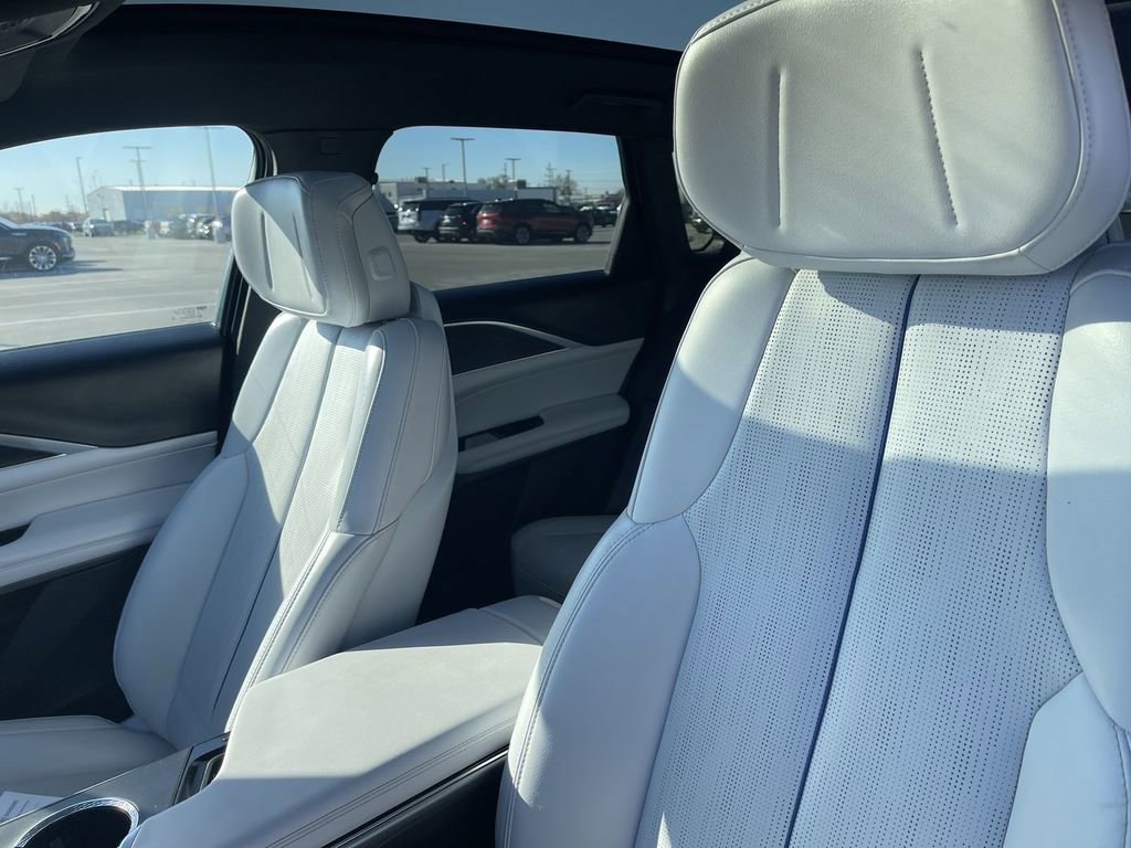 Certified 2024 Cadillac Lyriq Luxury image 17