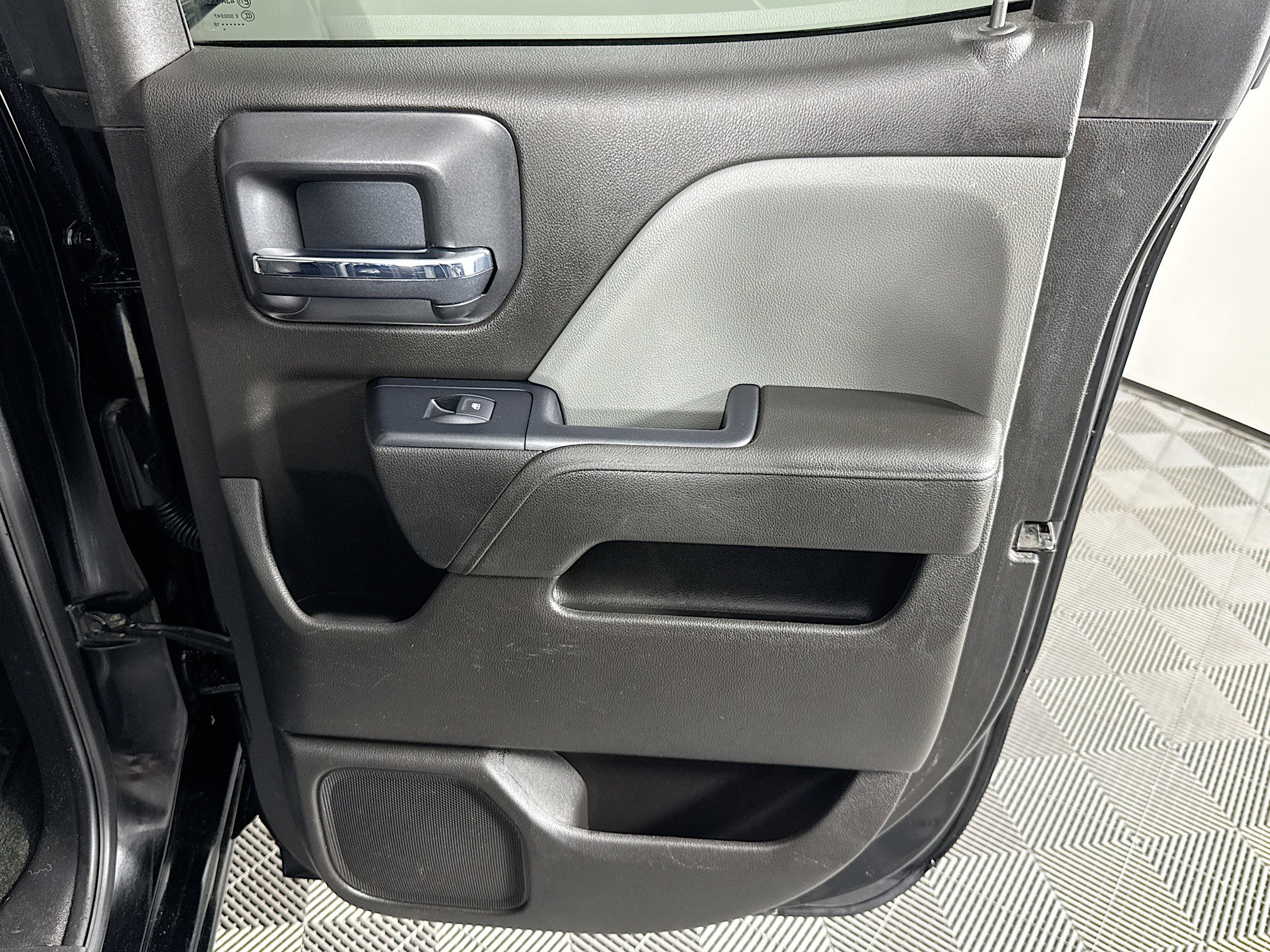 Used 2018 Chevrolet Silverado 1500 Custom w/ Custom Value Package RWD image 24