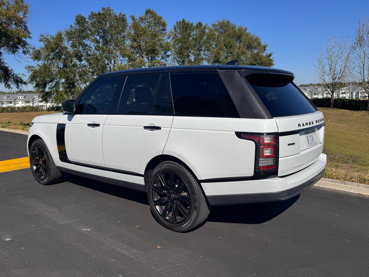 Used 2017 Land Rover Range Rover HSE AWD/4WD image 9