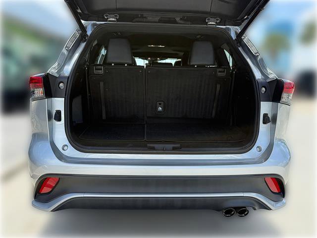 Used 2021 Toyota Highlander XSE FWD image 6