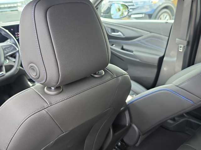 Used 2025 Buick Envista Sport Touring w/ Convenience I Package FWD image 12