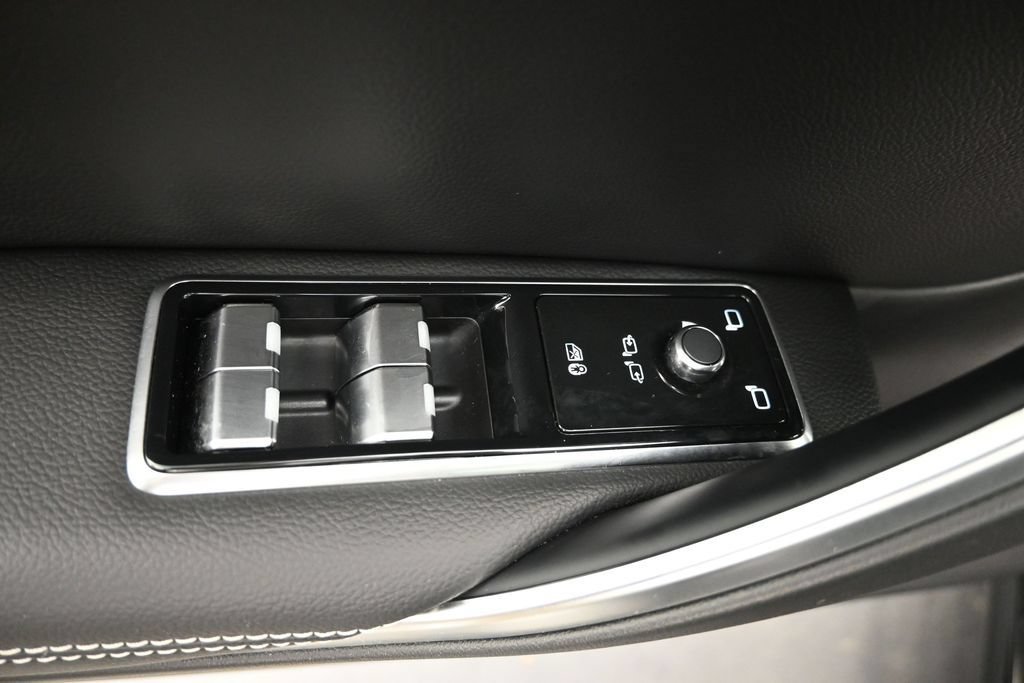 Certified 2024 Jaguar XF R-Dynamic SE AWD/4WD image 22