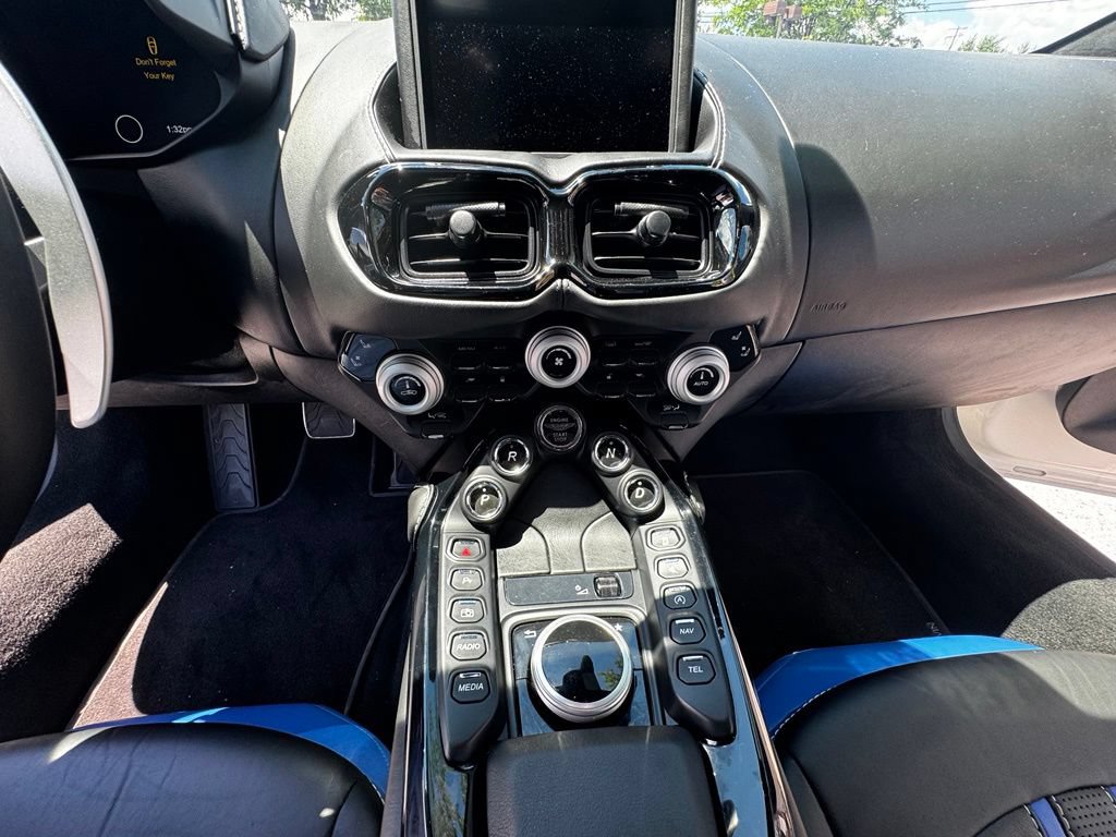 Used 2021 Aston Martin V8 Vantage Coupe RWD image 17