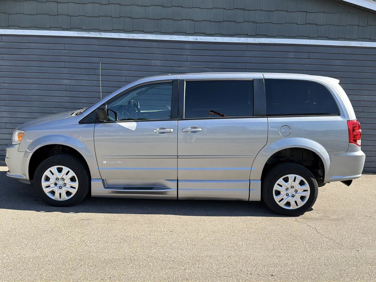 Used 2016 Dodge Grand Caravan SE w/ Quick Order Package 29E SE FWD image 40