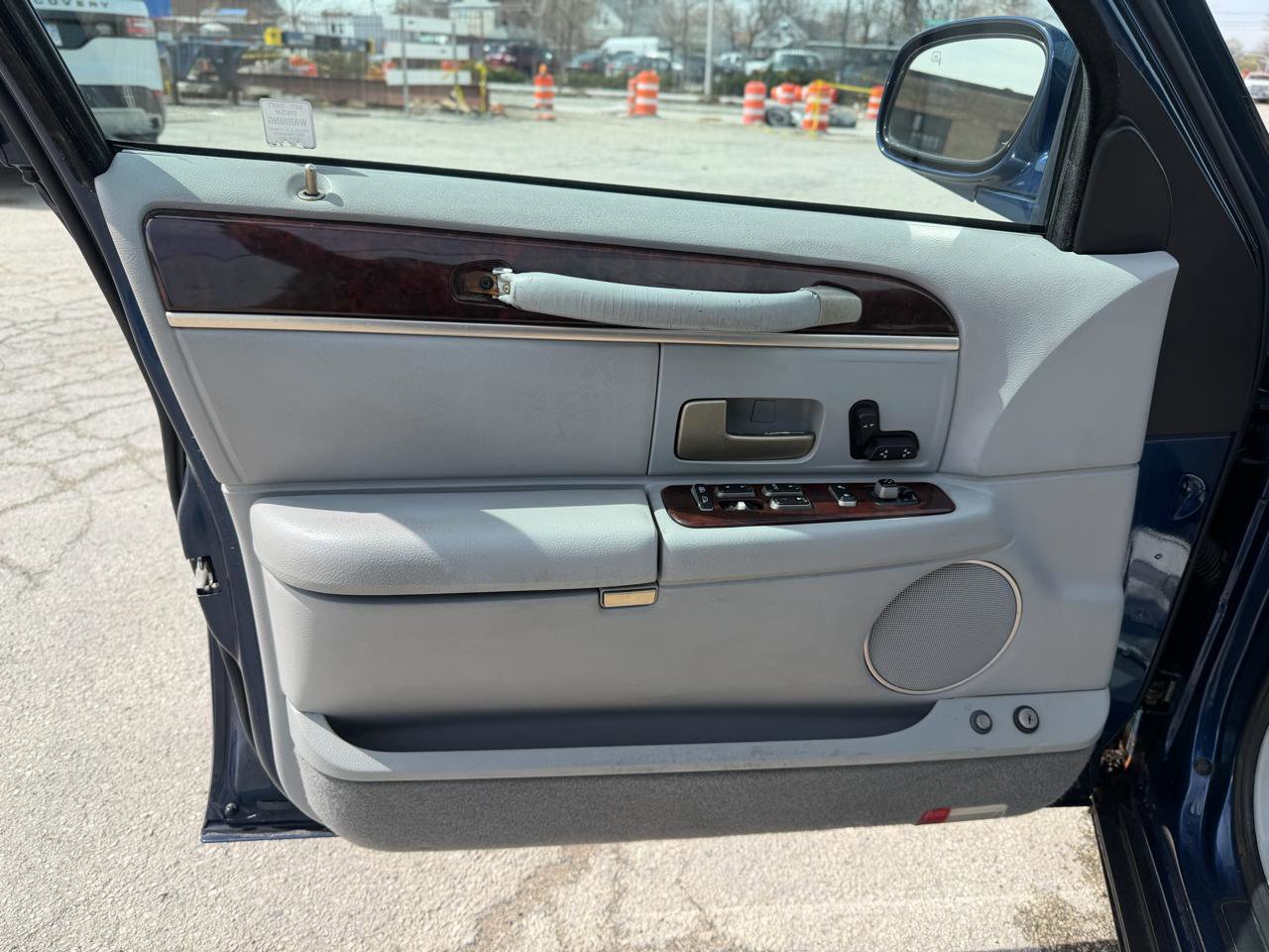 Used 2007 Lincoln Town Car Signature RWD image 15