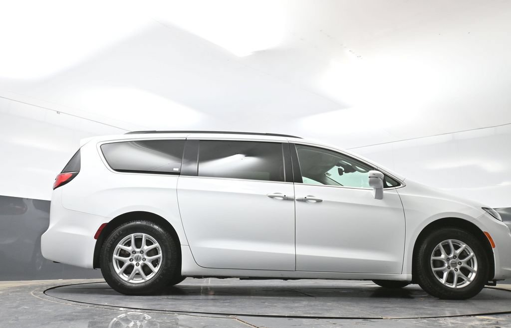 Used 2022 Chrysler Pacifica Touring-L FWD image 22