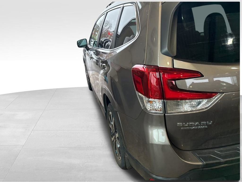 Certified 2023 Subaru Forester Limited image 33