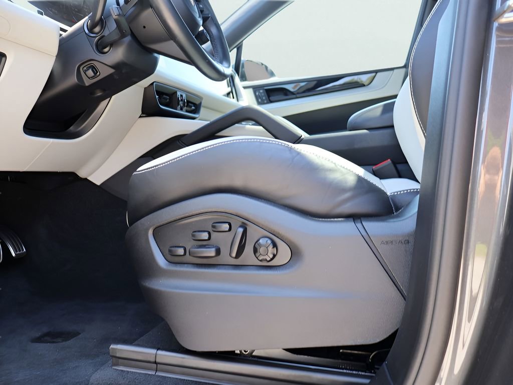 Certified 2024 Porsche Cayenne S AWD/4WD image 38