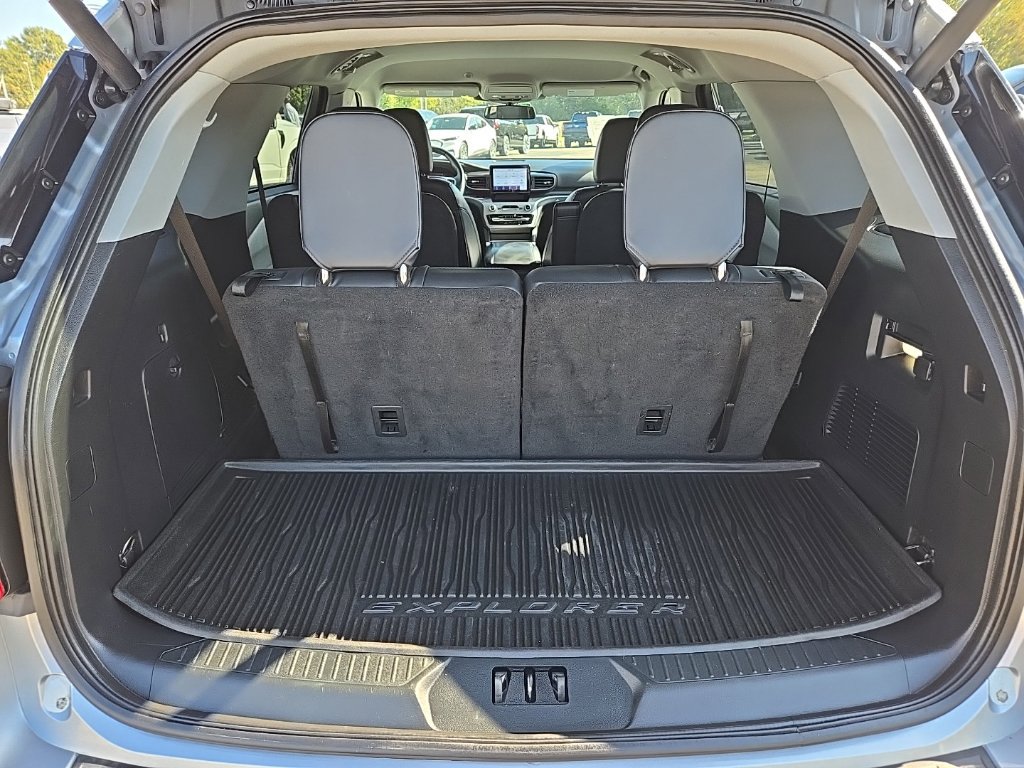 Used 2023 Ford Explorer XLT w/ Equipment Group 202A AWD/4WD image 12