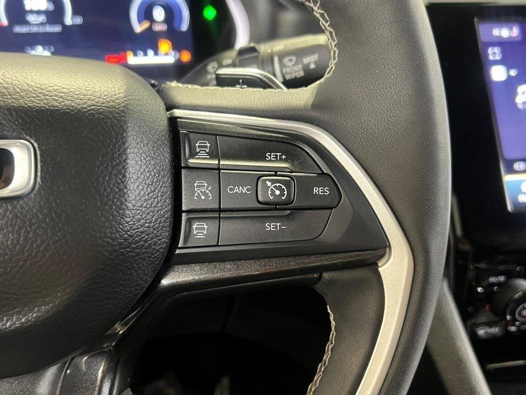 Used 2023 Jeep Grand Cherokee Altitude image 34