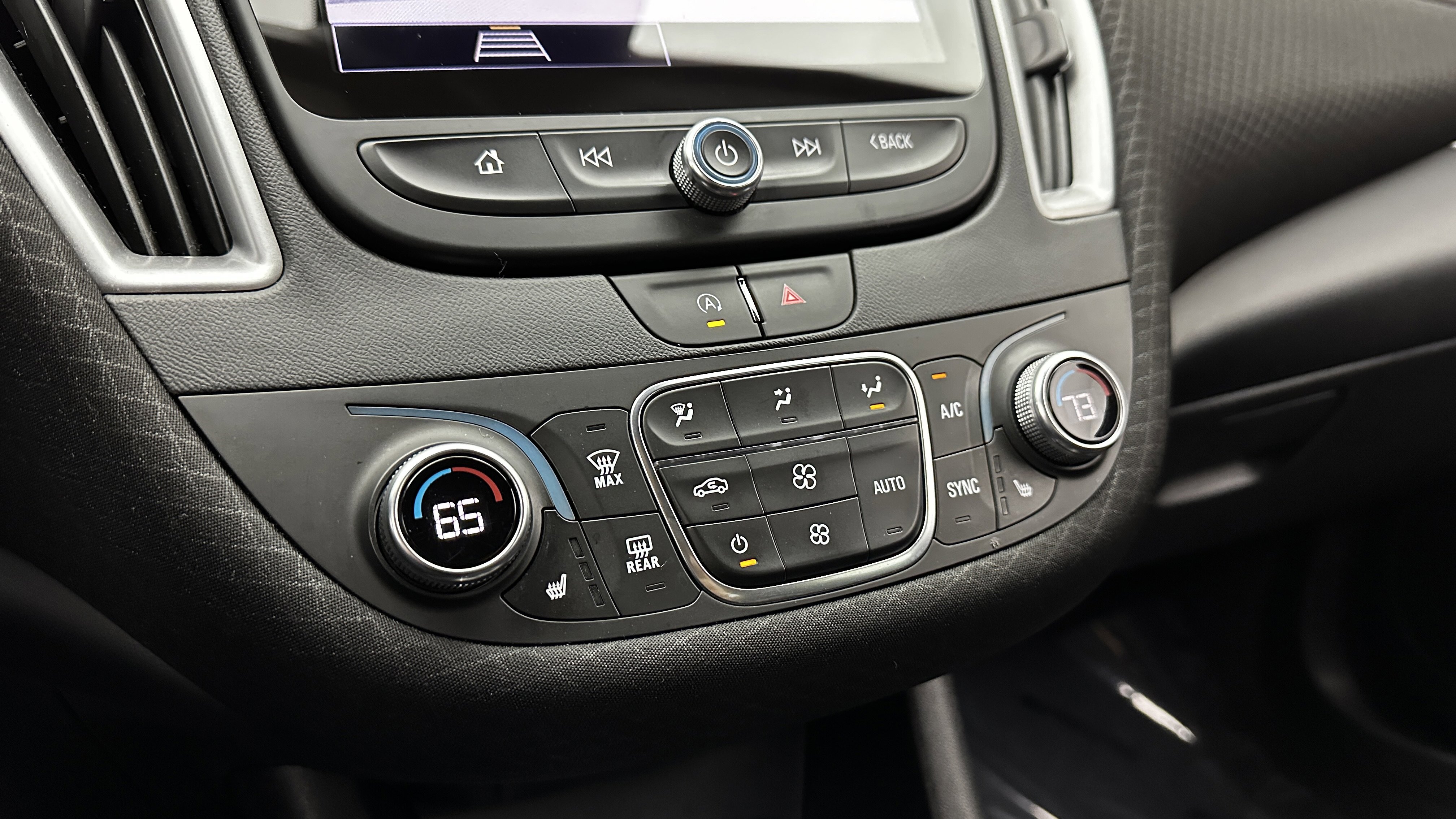 Used 2025 Chevrolet Malibu LT FWD image 17