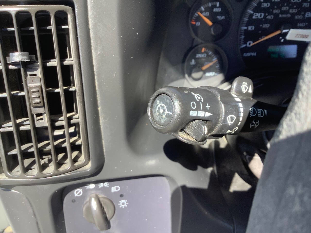 Used 2003 Chevrolet Express 1500 image 45