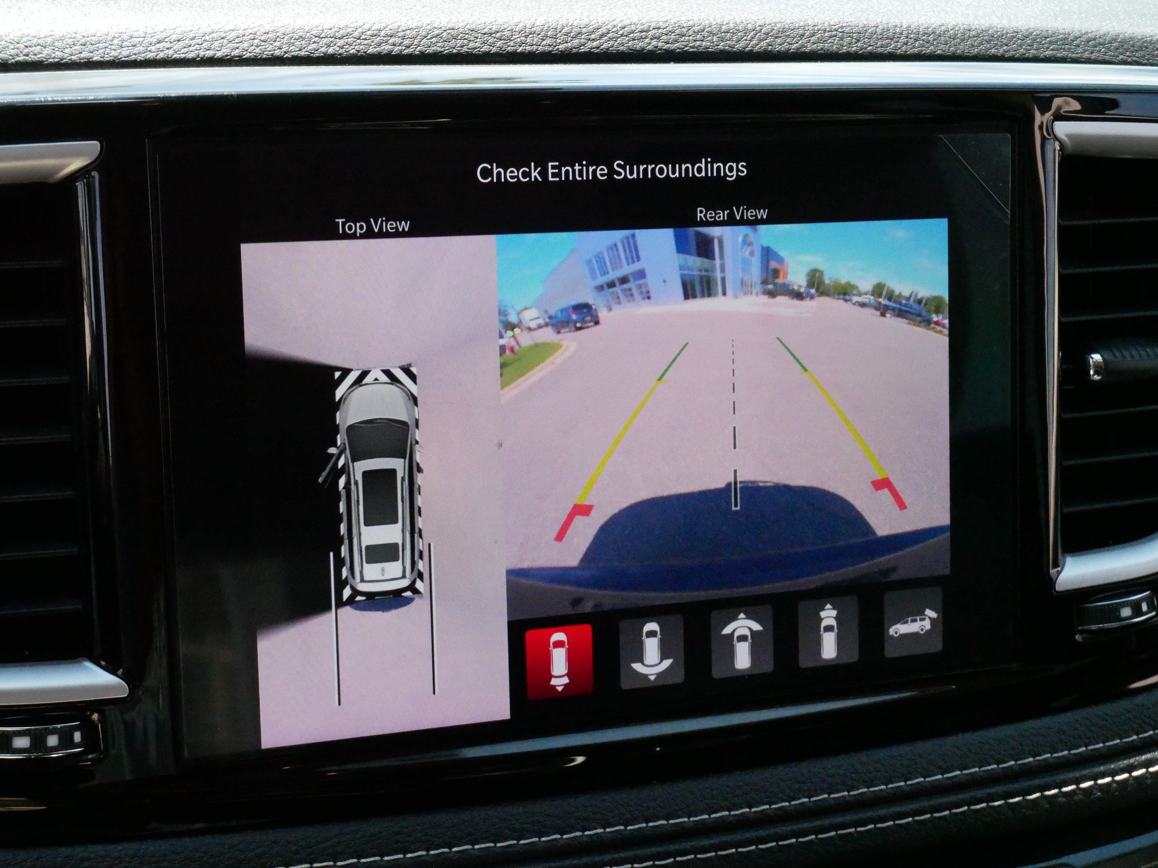 Used 2023 Chrysler Pacifica Touring-L AWD/4WD image 29