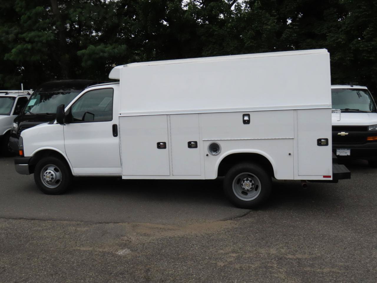 Used 2015 Chevrolet Express 3500 RWD image 3