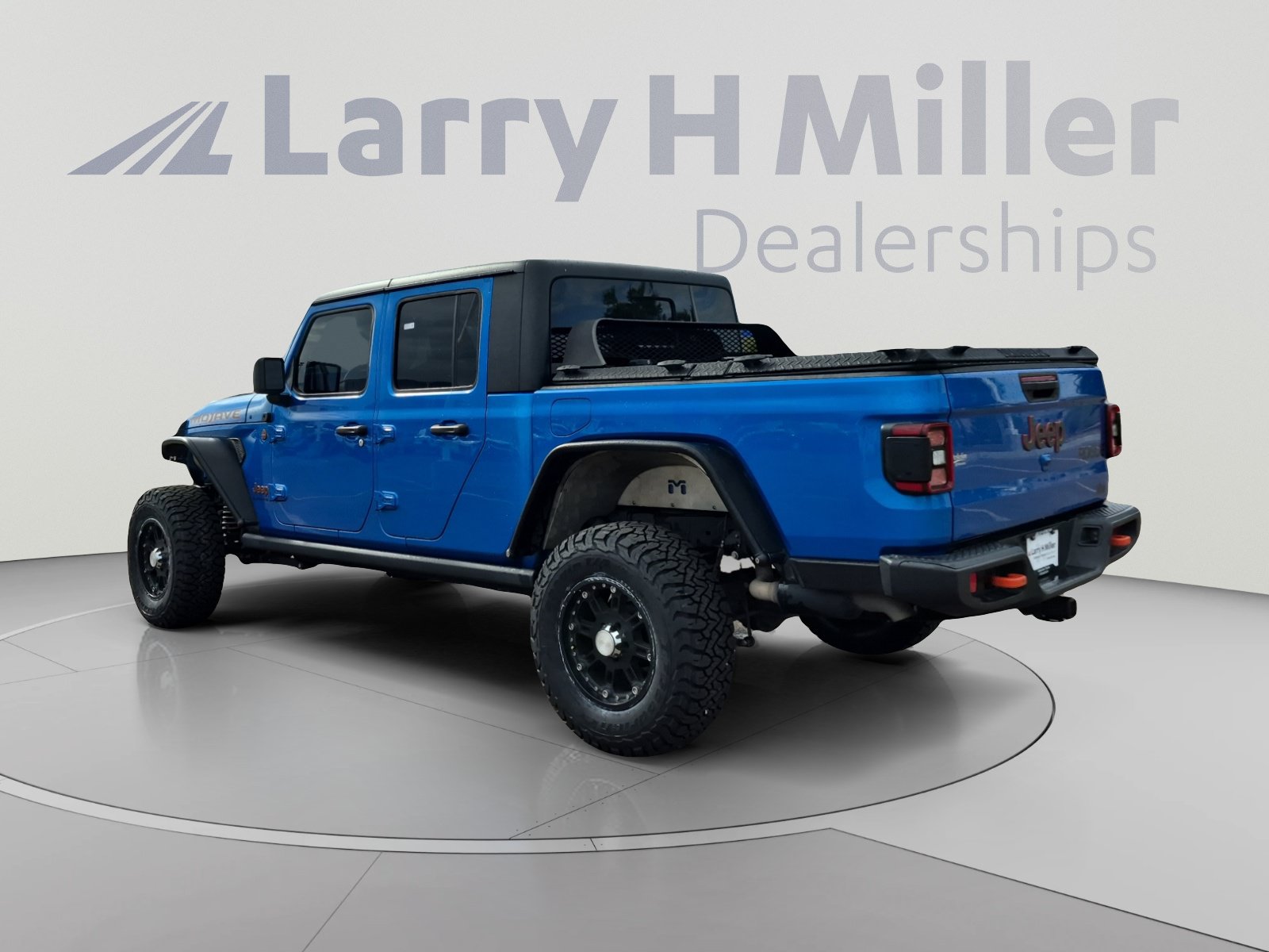 Used 2021 Jeep Gladiator Mojave AWD/4WD image 3