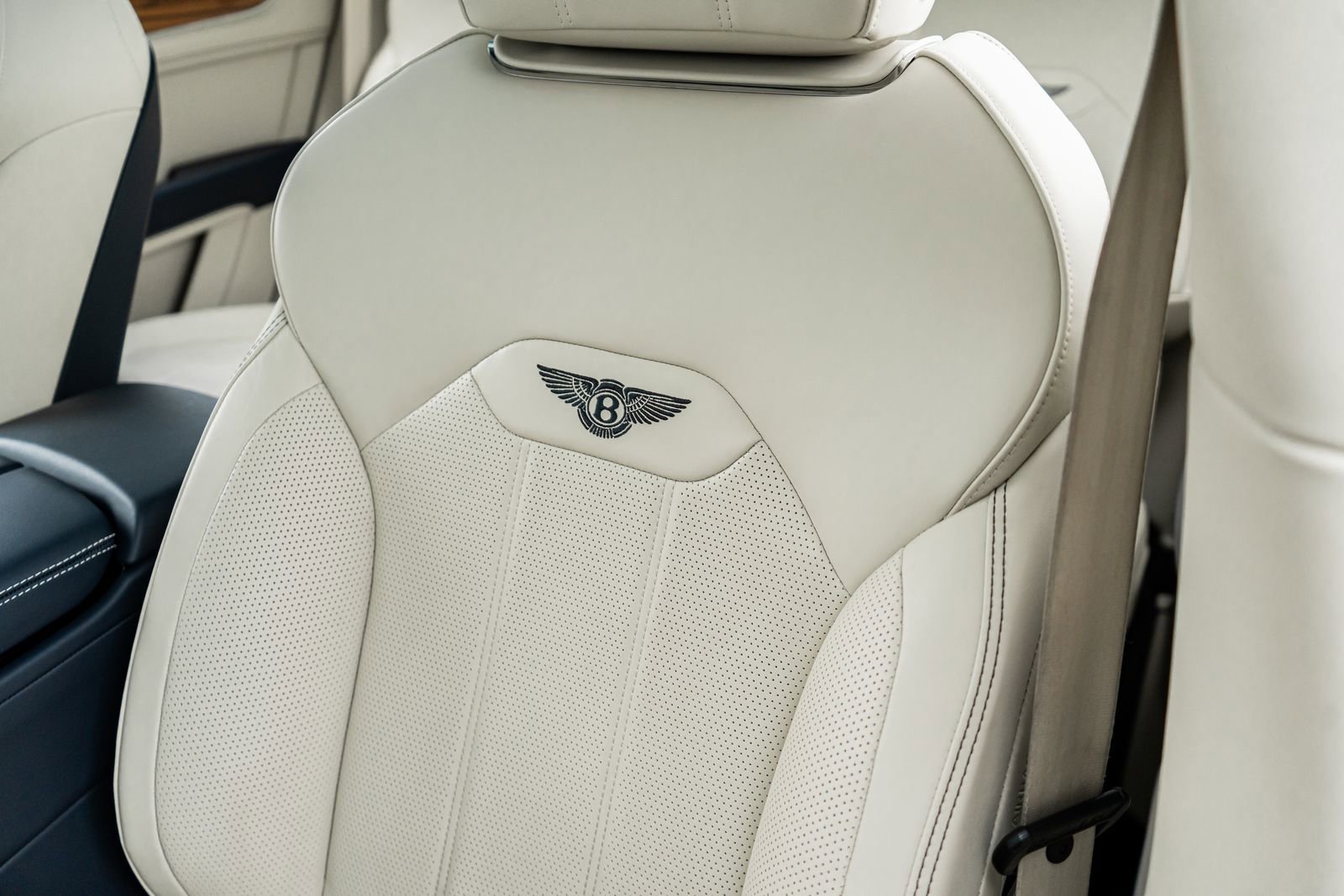 Certified 2022 Bentley Bentayga image 27