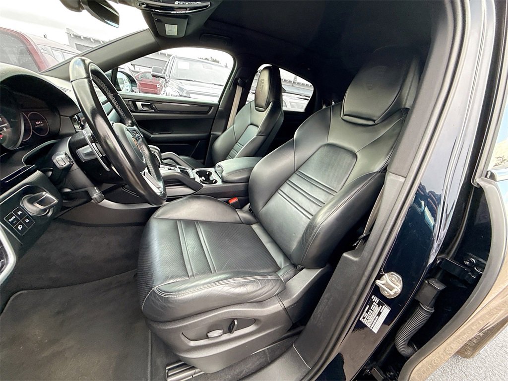 Used 2022 Porsche Cayenne Platinum Edition image 23