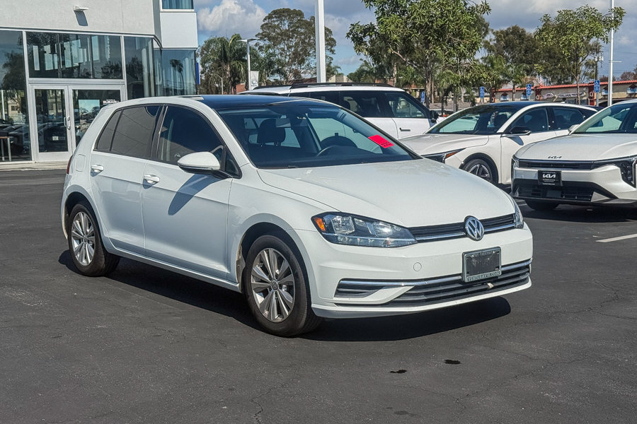 Used 2020 Volkswagen Golf 4-Door FWD image 3