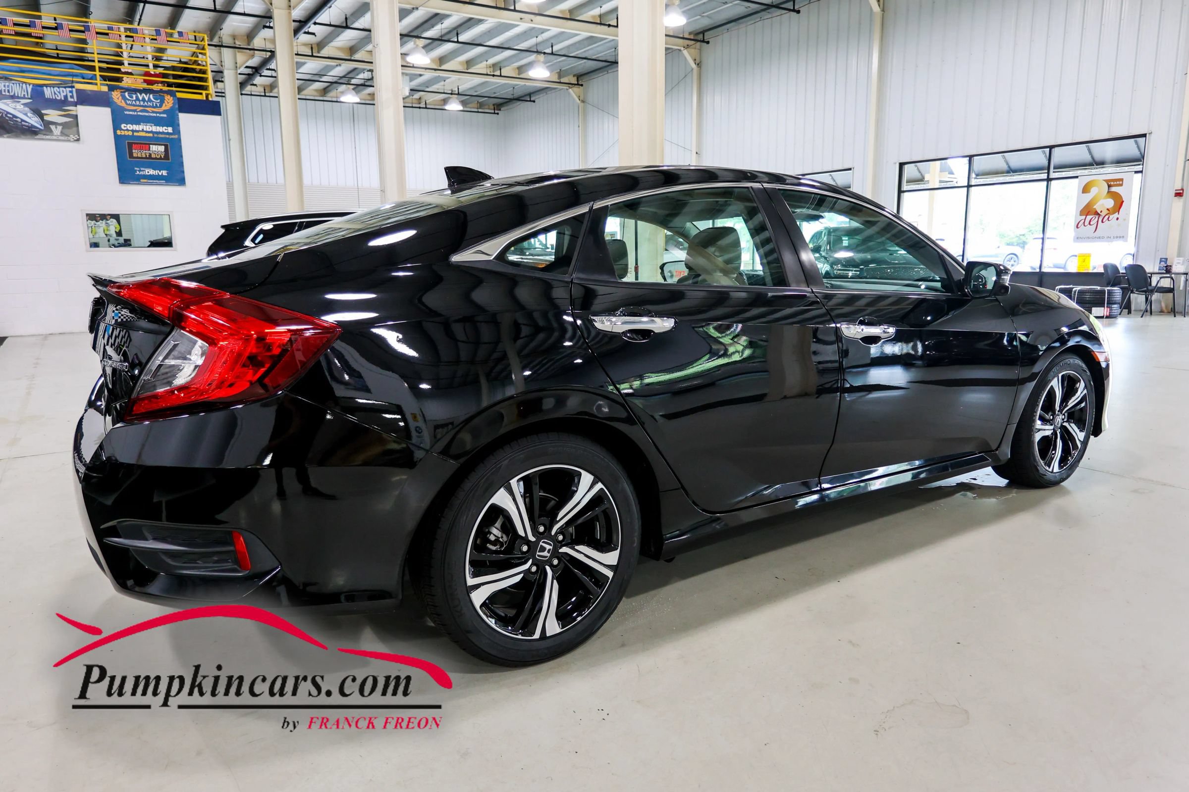 Used 2017 Honda Civic Touring image 3