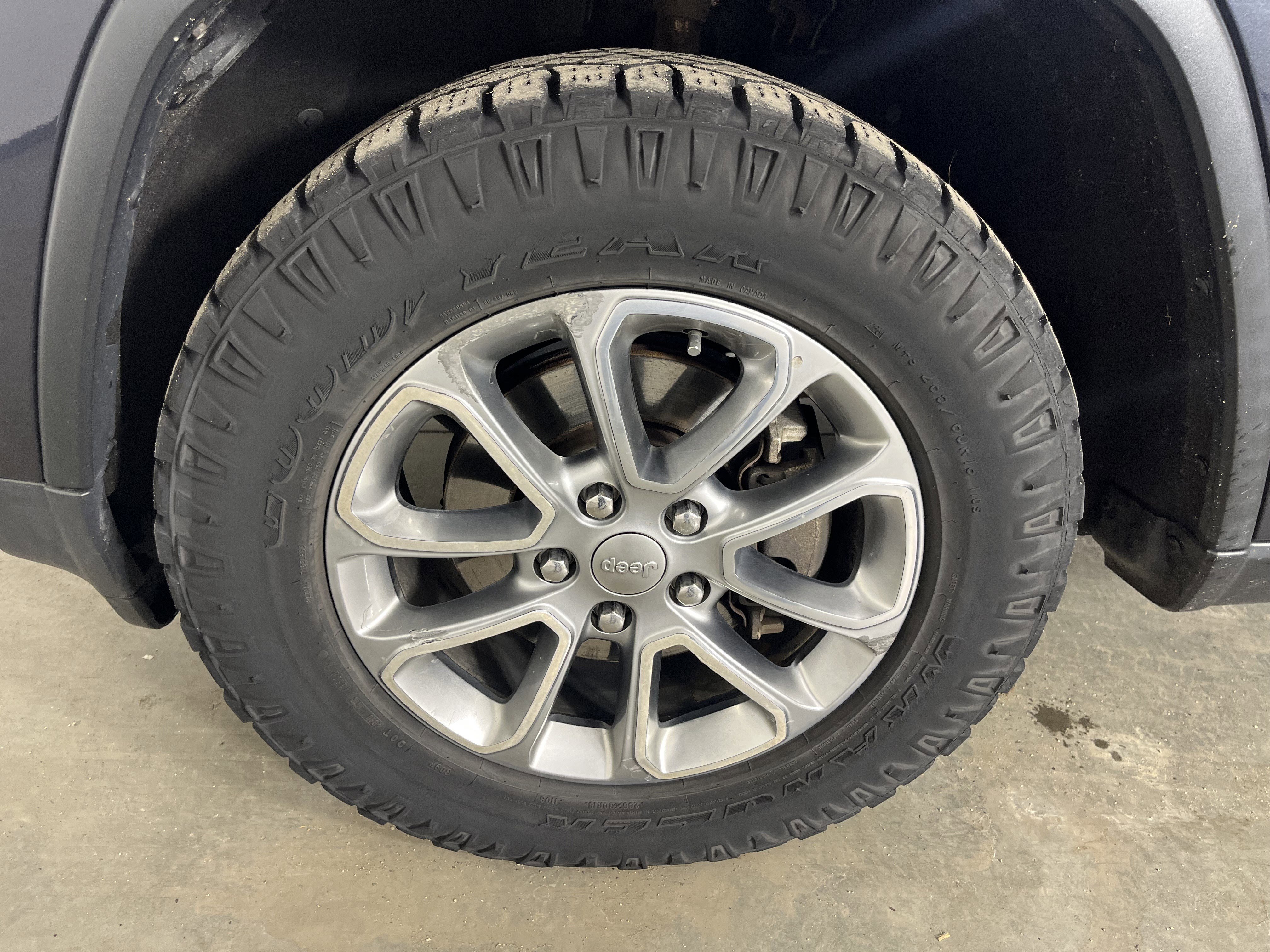 Used 2014 Jeep Grand Cherokee Limited w/ Luxury Group II image 25