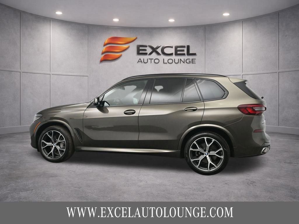 Used 2022 BMW X5 xDrive40i w/ M Sport Package image 3