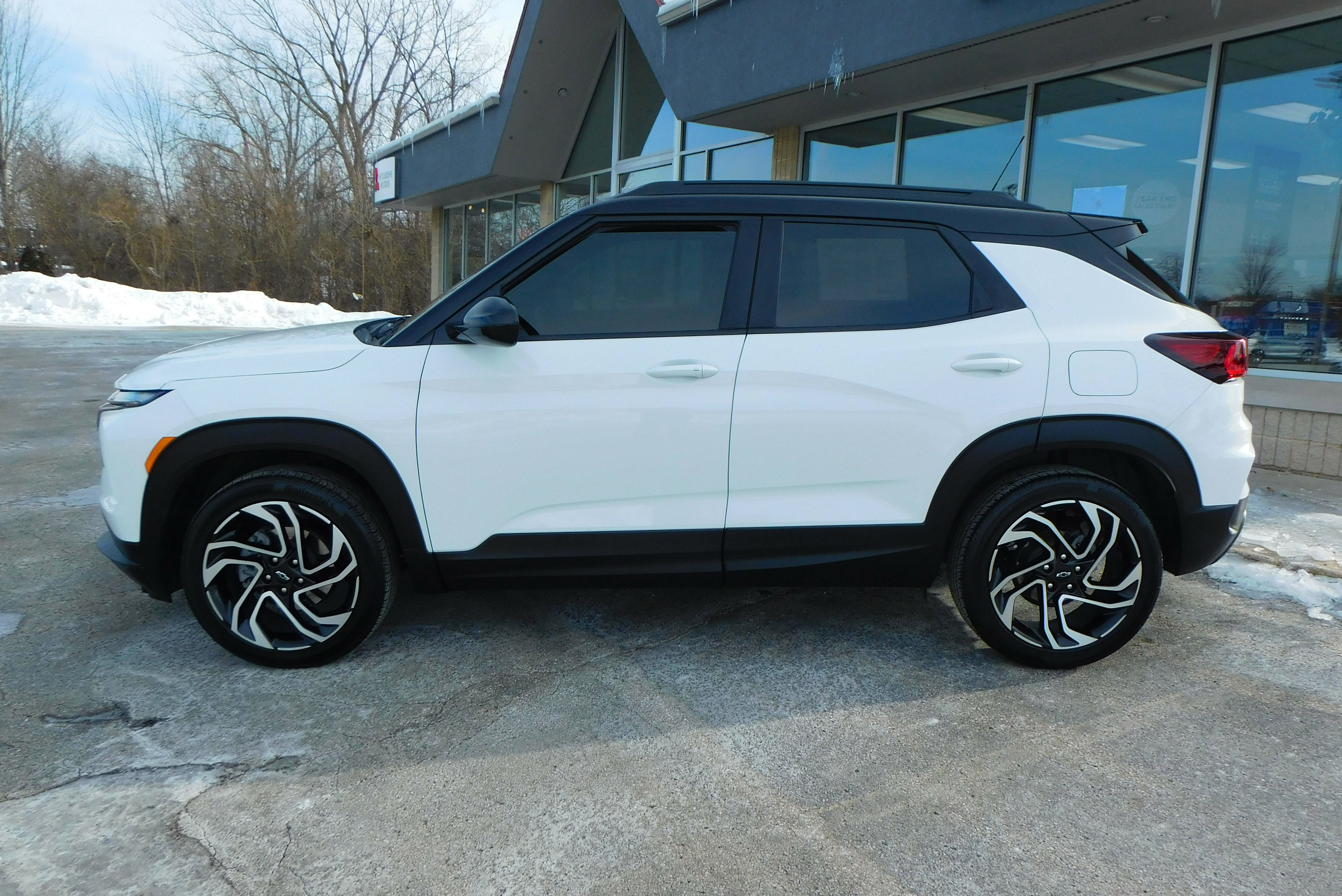 Used 2024 Chevrolet TrailBlazer RS w/ Convenience Package image 2