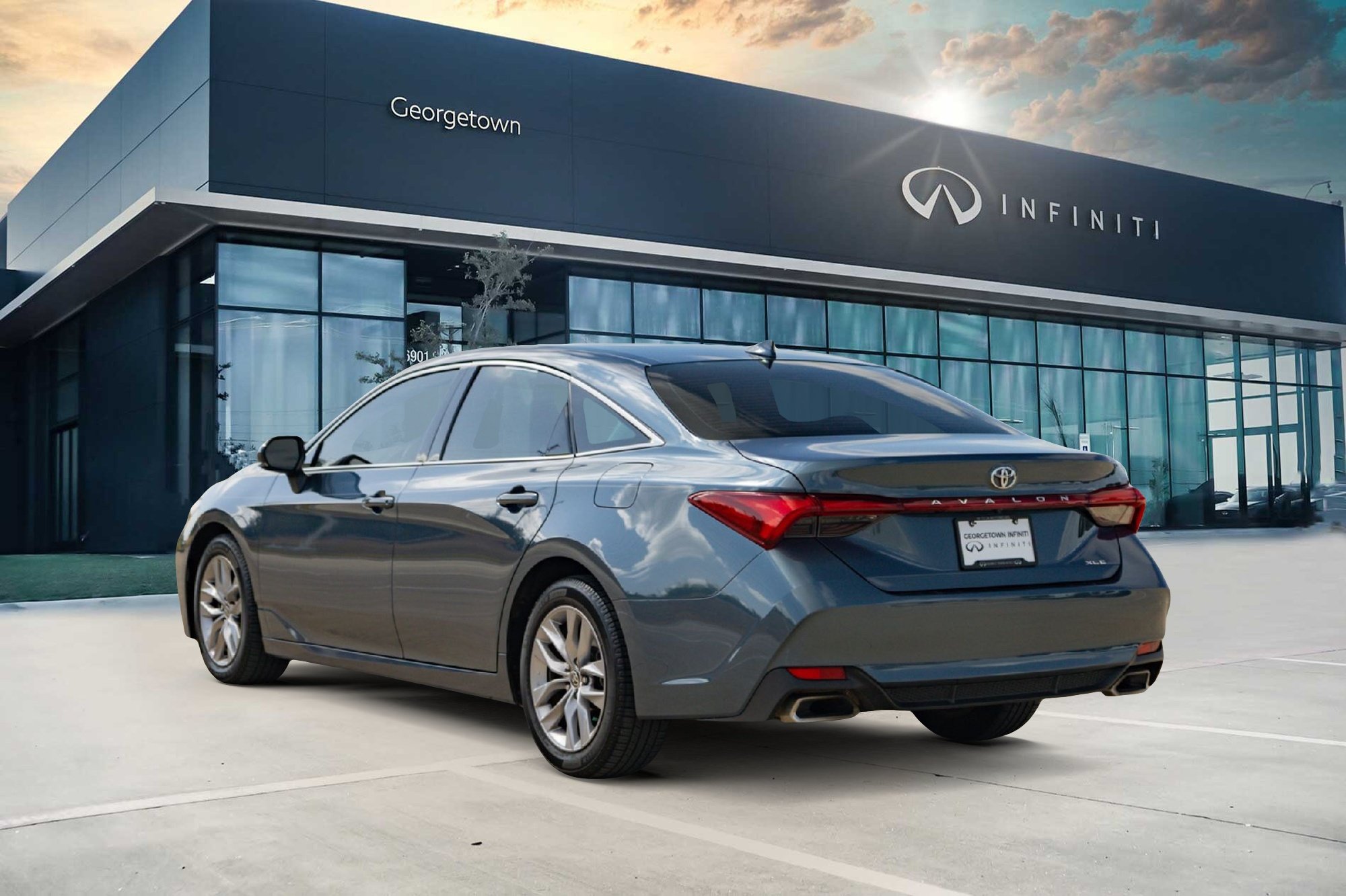 Used 2021 Toyota Avalon XLE FWD image 6