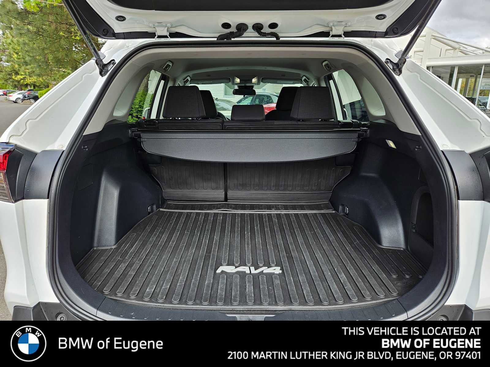 Used 2024 Toyota RAV4 LE AWD/4WD image 18