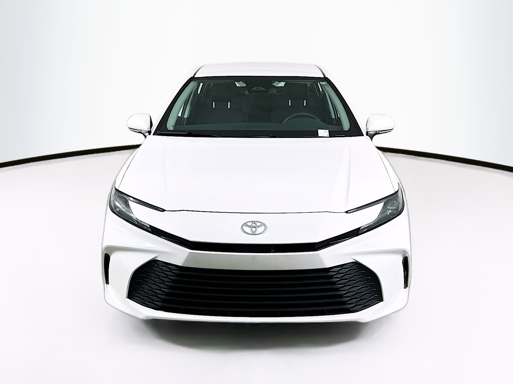 Used 2025 Toyota Camry LE image 2