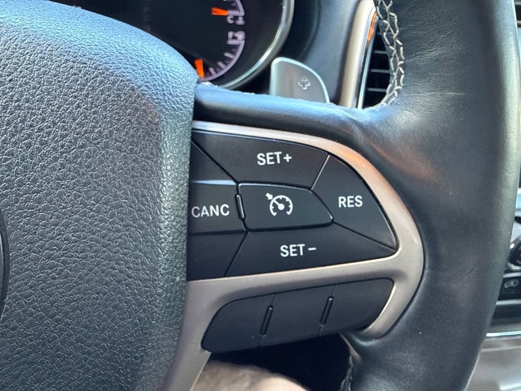 Used 2015 Jeep Grand Cherokee Overland AWD/4WD image 16
