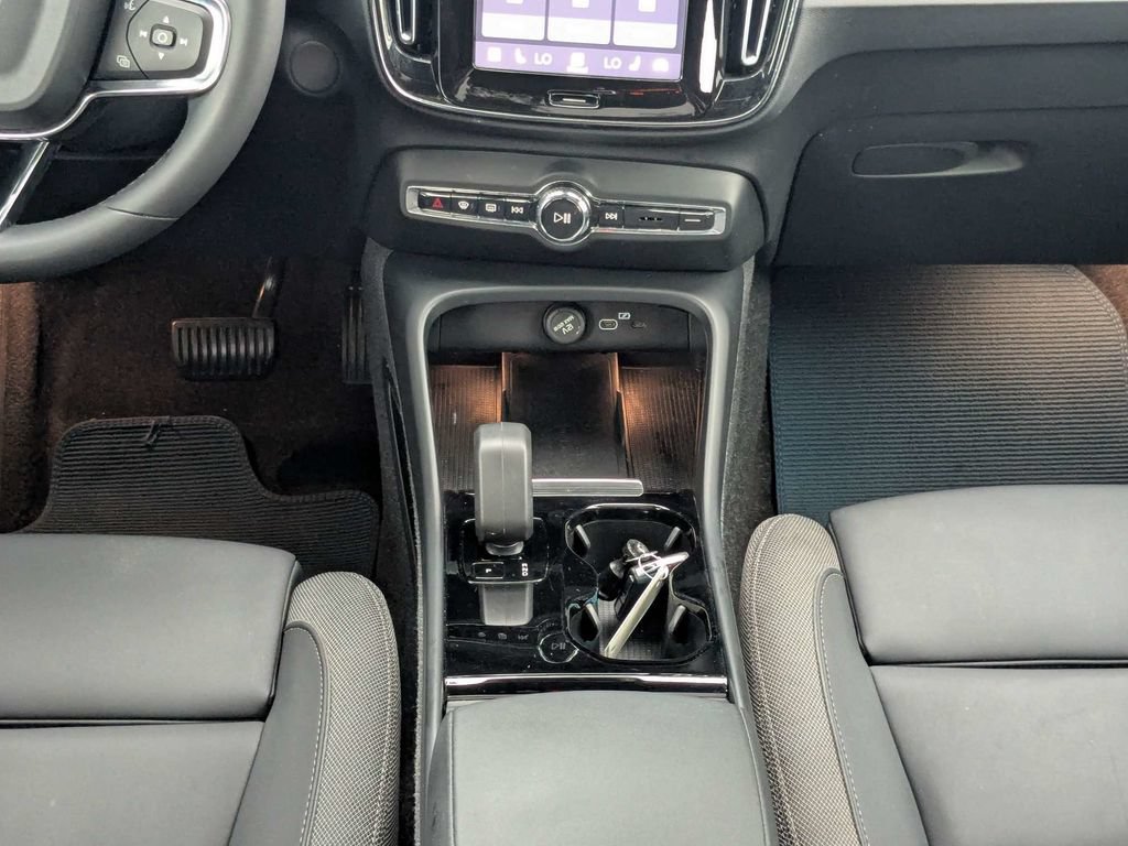 Certified 2024 Volvo C40 Recharge Core AWD/4WD image 25