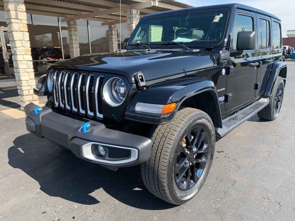 Used 2023 Jeep Wrangler Unlimited Sahara w/ Cold Weather Group AWD/4WD image 7
