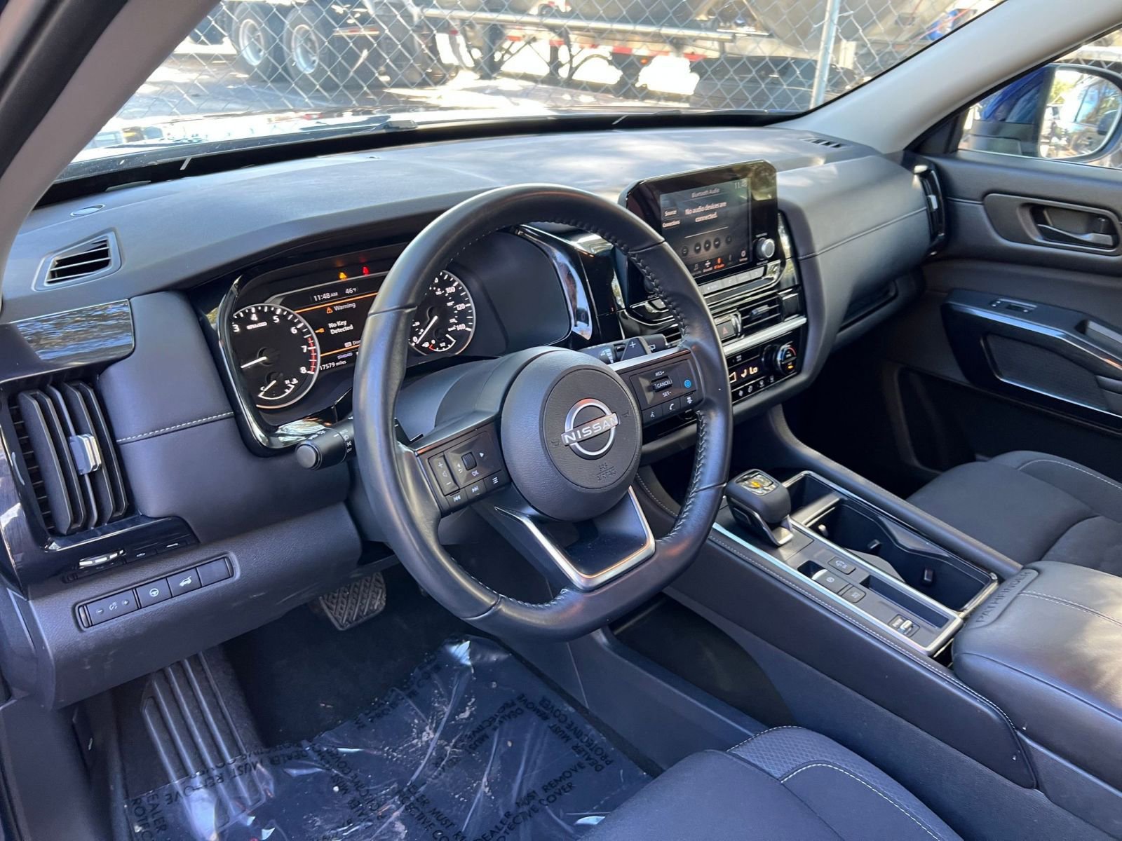 Used 2025 Nissan Pathfinder SV image 28