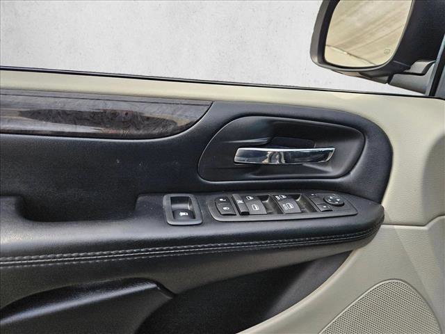 Used 2019 Dodge Grand Caravan SE w/ UConnect Hands-Free Group image 27