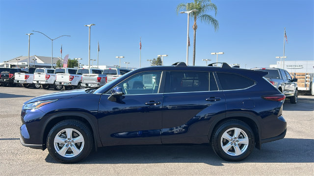 Used 2024 Toyota Highlander LE AWD/4WD image 7