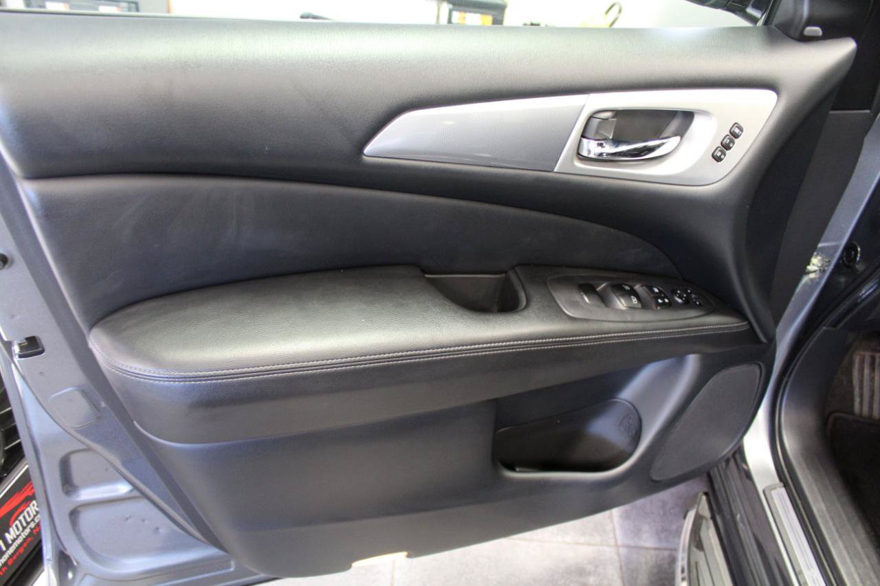 Used 2020 Nissan Pathfinder SL AWD/4WD image 18