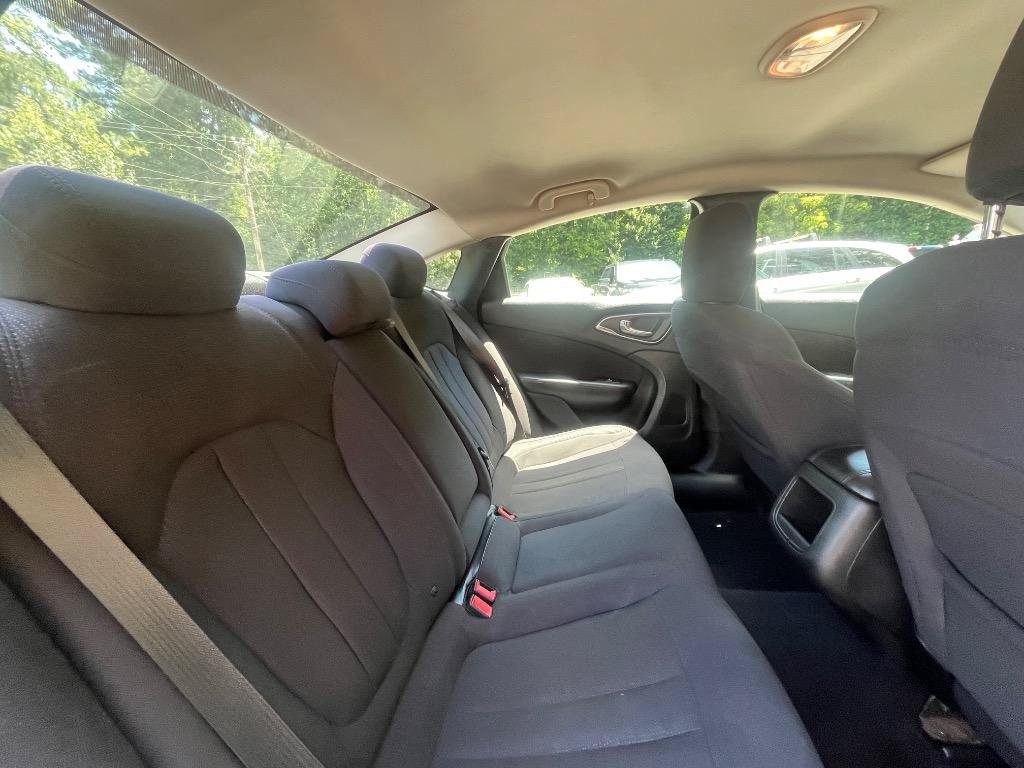 Used 2015 Chrysler 200 Limited FWD image 28