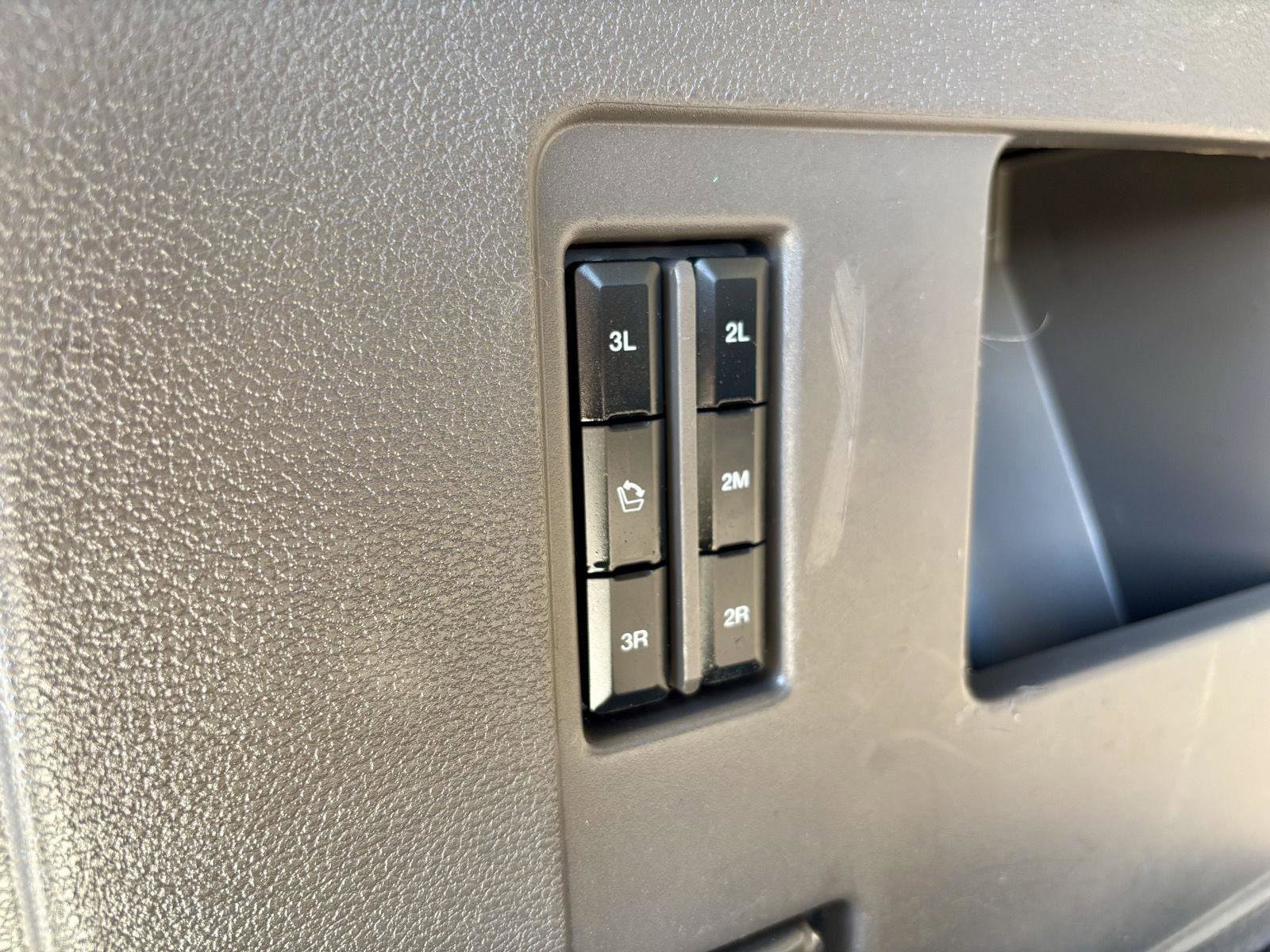 Used 2018 Ford Expedition Max Limited image 16